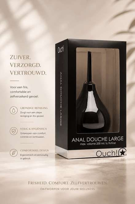 Ouch! by Shots Anale Douche Groot in zwarte verpakking met venster op een beige wellnessachtergrond.
