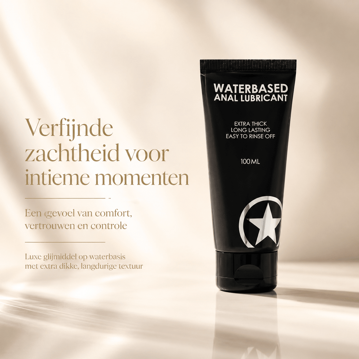 Ouch! zwarte glijmiddel tube op waterbasis in luxe beige campagnebeeld voor comfort bij intieme momenten