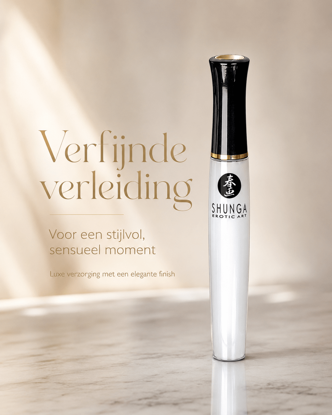 Shunga Divine Oral Lipgloss Aardbei Sprankelende Wijn 10 ml in witte flacon met zwarte dop en goudaccent