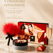 Shunga Body Powder Sprankelende Aardbeienwijn met rode veerkwast, aardbeien en tekst Verleidelijke verwennerij