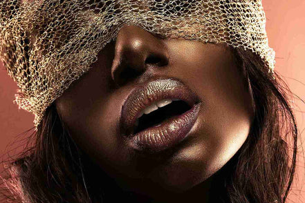 vrouwen lippen, gaas ogen dicht sexy kijkend 